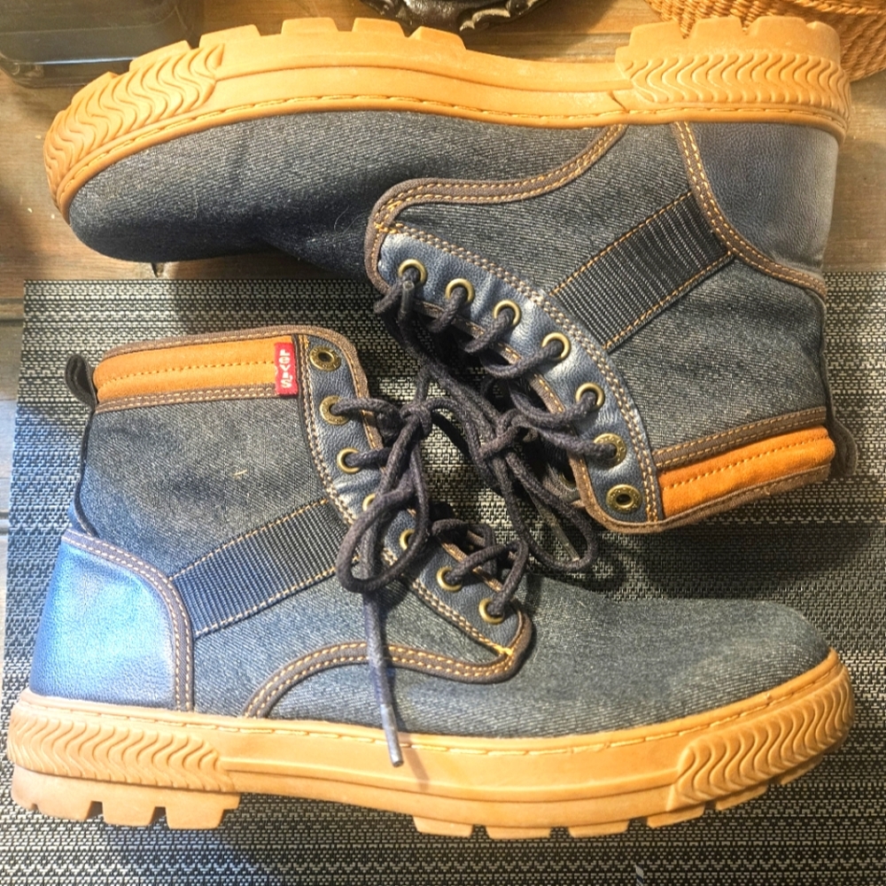 LEVIS MENS BOOTS.DENIM&LEATHER.EUC.SUPER COOL! SIZE 9.5